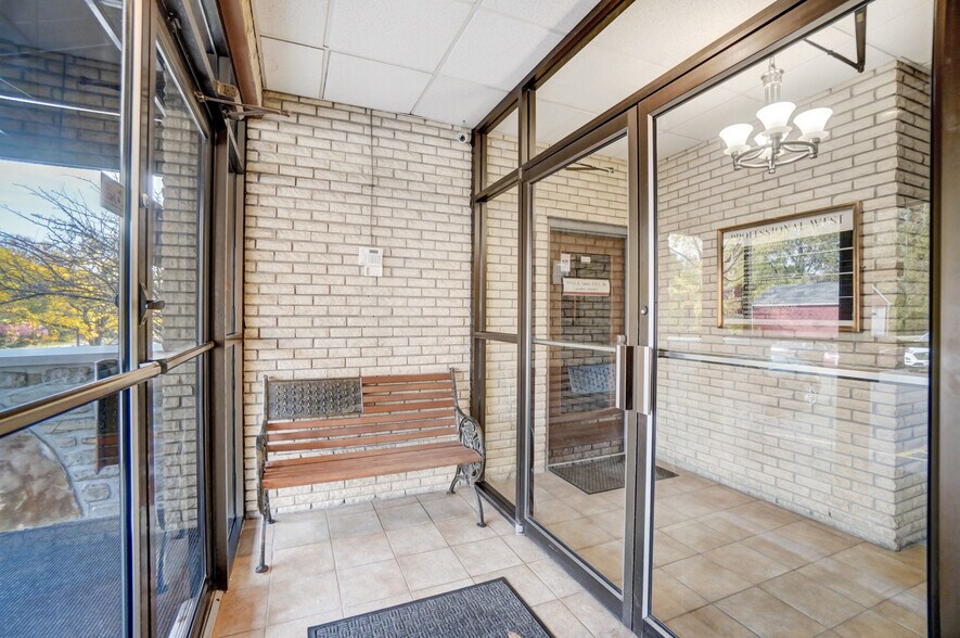 More Photos Of 3012 Glenmore Ave, Cincinnati Medical For Lease