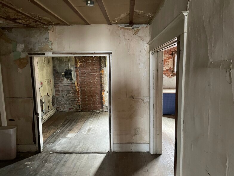 More Photos Of 60-64 Saline St, Petersburg Storefront Retail Residential For Sale