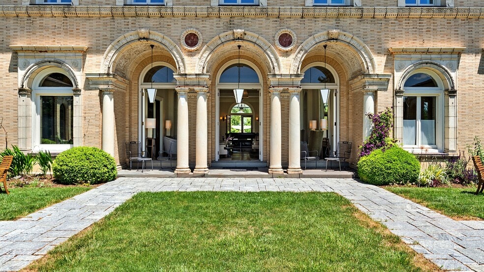 More Photos Of 11 Hawthorne Rd, Lenox Hotel For Sale