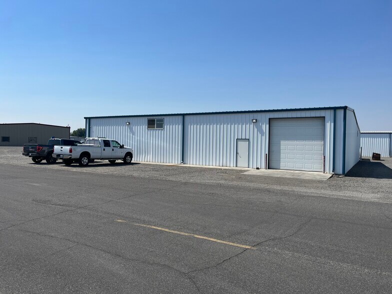 More Photos Of 1893 Airport Way, Richland Distribution For Lease