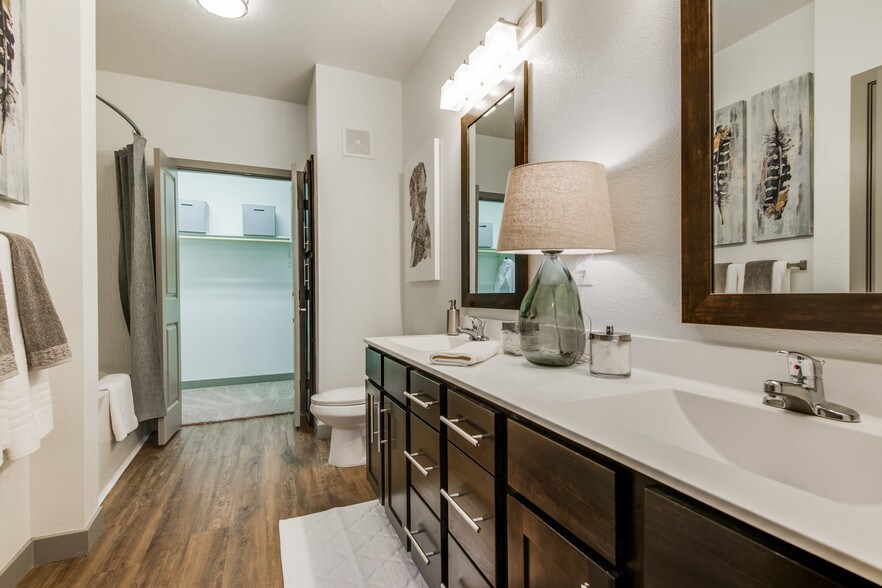 More Photos Of 403 E Koenig Ln, Austin Apartments For Lease