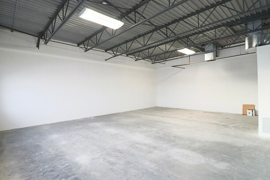 More Photos Of 4615 112th Ave SE, Calgary Warehouse For Lease