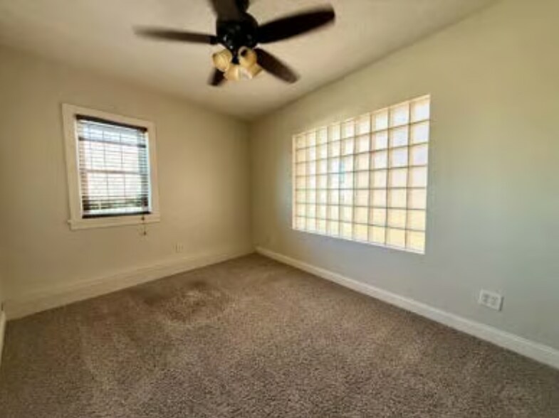 More Photos Of 206 W Elm St, Ozark Office For Sale