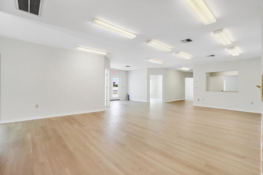 More Photos Of 3248 Commercial Way, Spring Hill Medical For Sale