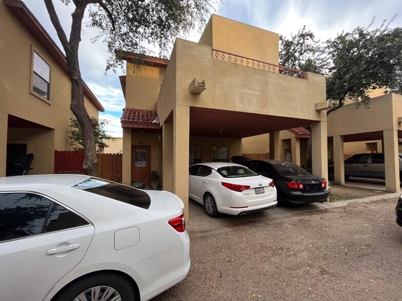 More Photos Of 101 E Calton Rd, Laredo Apartments For Sale