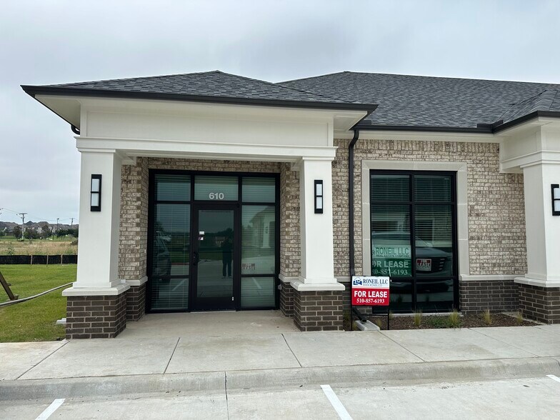 More Photos Of 1630 W Prosper Trl, Prosper Unknown For Lease