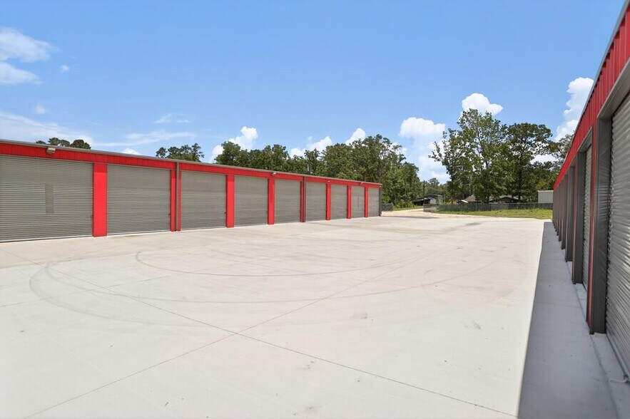 More Photos Of 277 Moses St, Zavalla Self Storage For Sale