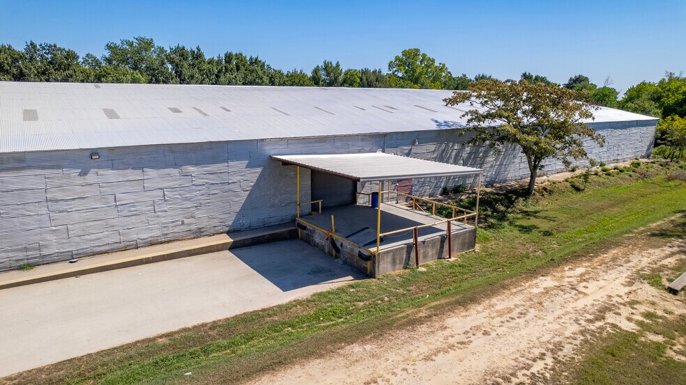 More Photos Of 401 Hardy Ave, Corsicana Warehouse For Lease