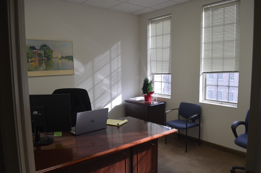 More Photos Of 3923 Blenheim Blvd, Fairfax Medical For Sale