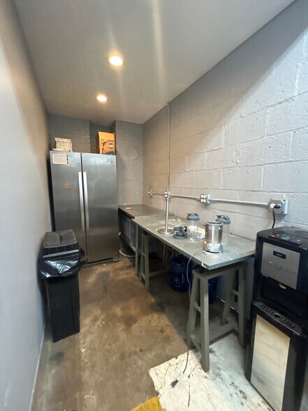 More Photos Of 6020 Dahlin Drive, Skokie Industrial For Sale
