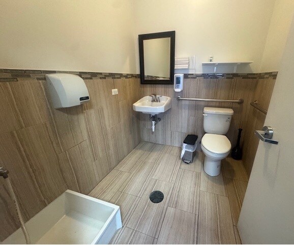 More Photos Of 943 N Plum Grove Rd, Schaumburg Medical For Sale