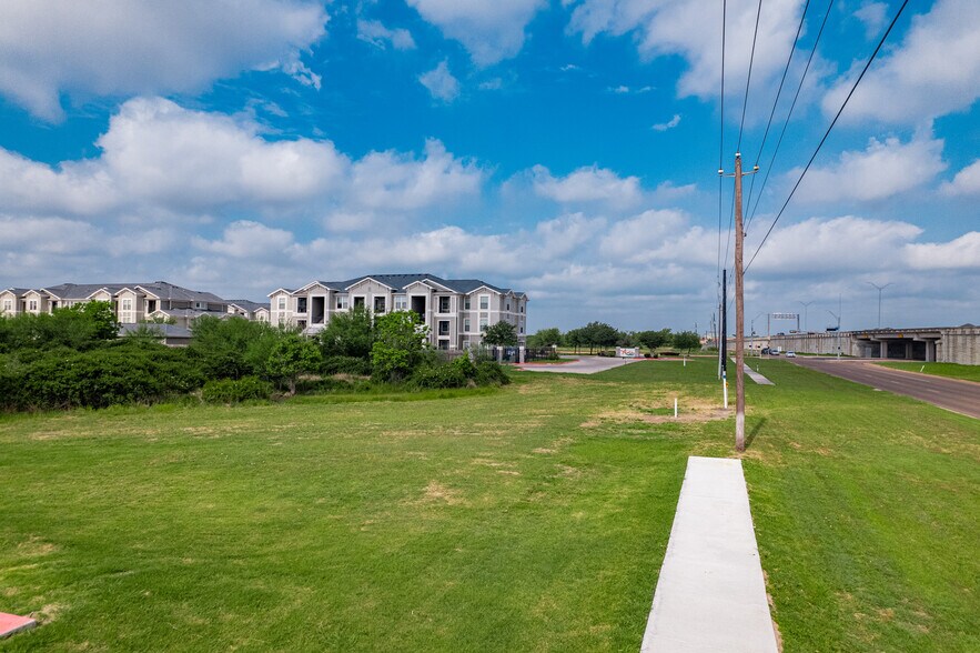 More Photos Of 8303 Zac Lentz Parkway, Victoria Land For Sale