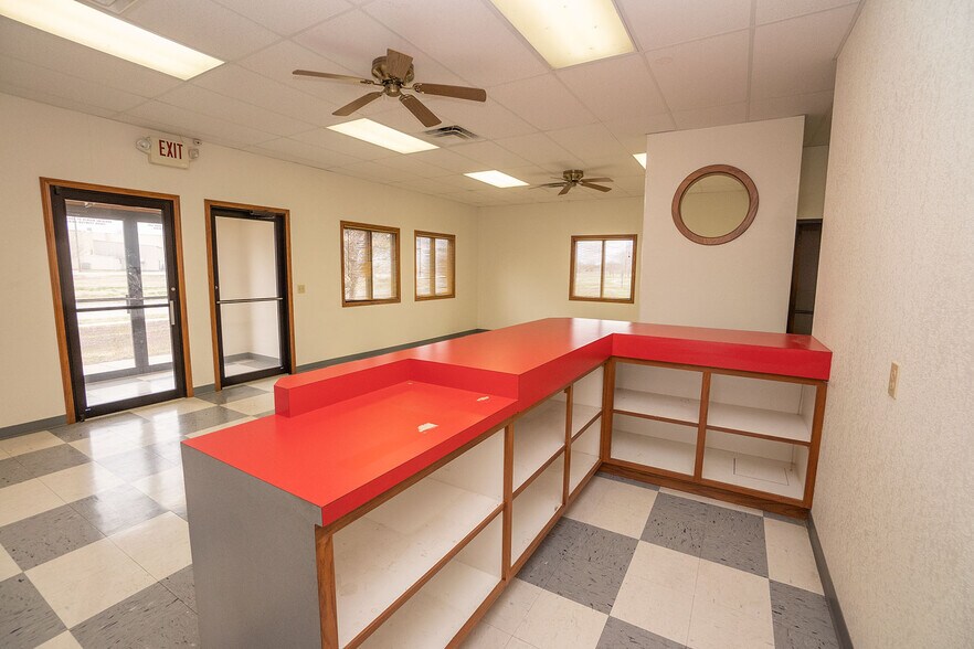 More Photos Of 520 S Ramsey Dr, Valley Center Freestanding For Sale