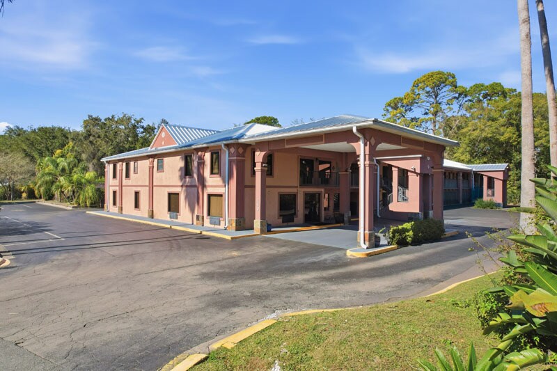 More Photos Of 249 US Highway 98, Apalachicola Hotel For Sale