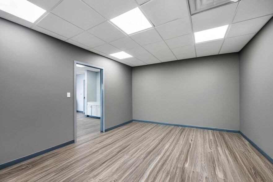 More Photos Of 1 Old Country Rd, Carle Place Office For Lease