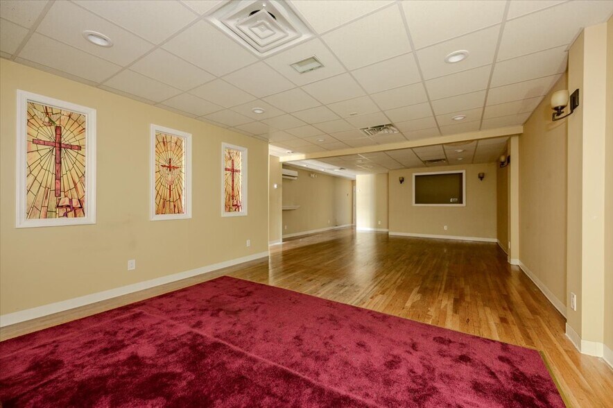 Primary Photo Of 32-38 Roosevelt Ave, Valley Stream Storefront For Lease