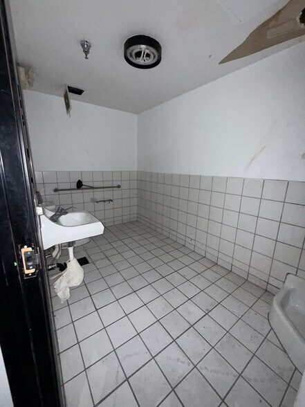 More Photos Of 1720-1868 E Charleston Blvd, Las Vegas Unknown For Lease