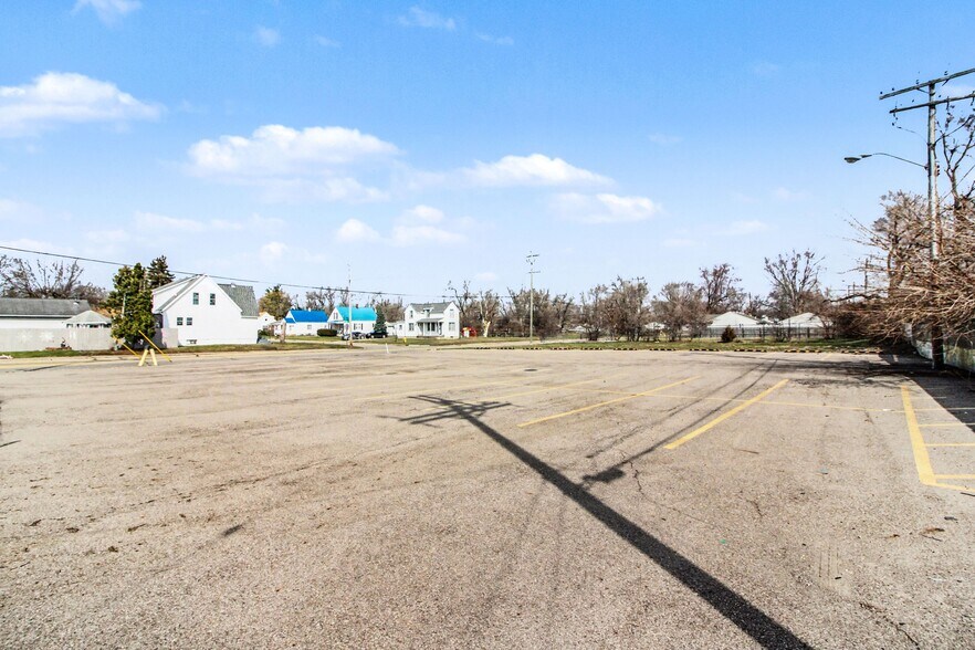 More Photos Of 1405 Ecorse Rd, Ypsilanti Freestanding For Sale