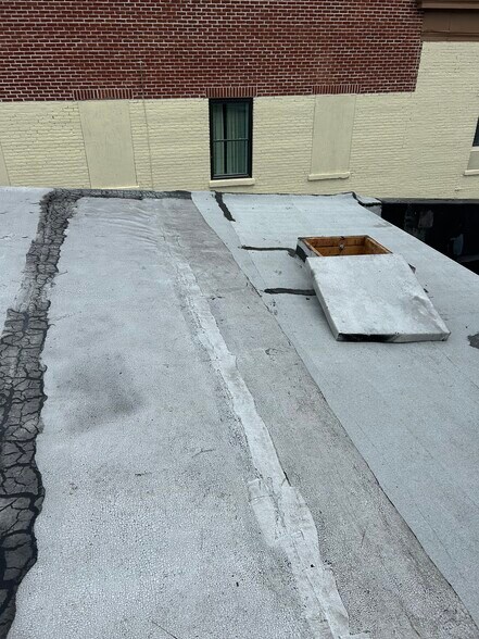 More Photos Of 12 Park Pl, Hudson Storefront Retail Residential For Lease