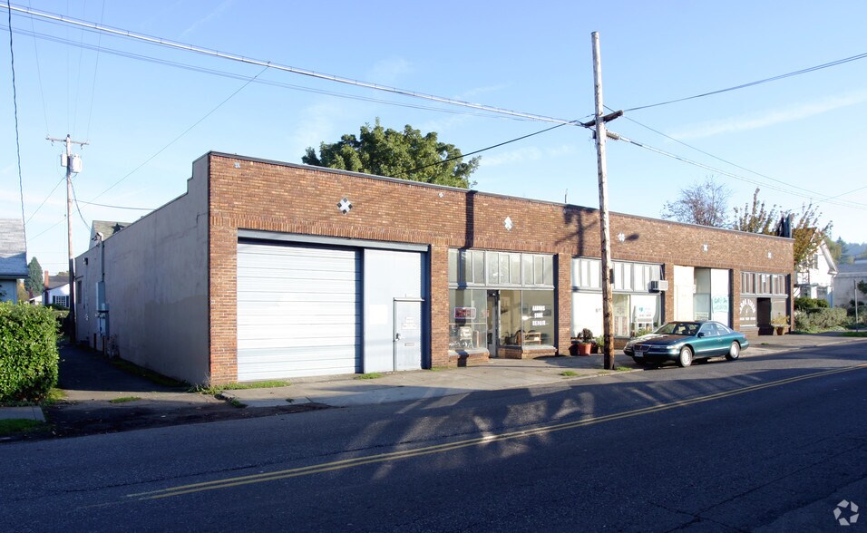 More Photos Of 4815-4831 SE Division St, Portland Storefront For Lease