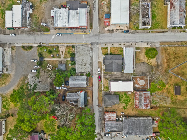 More Photos Of 470 N 4th St, Aurora Freestanding For Sale