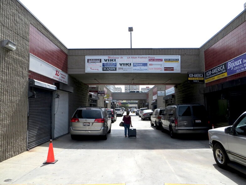 More Photos Of 1218-1230 S Main St, Los Angeles Freestanding For Sale