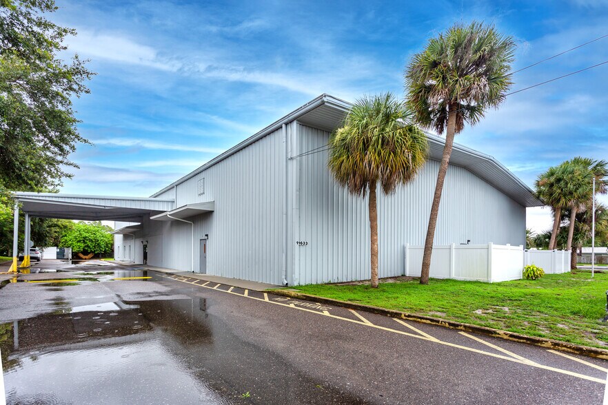 More Photos Of 11633 137th St N, Largo Showroom For Sale