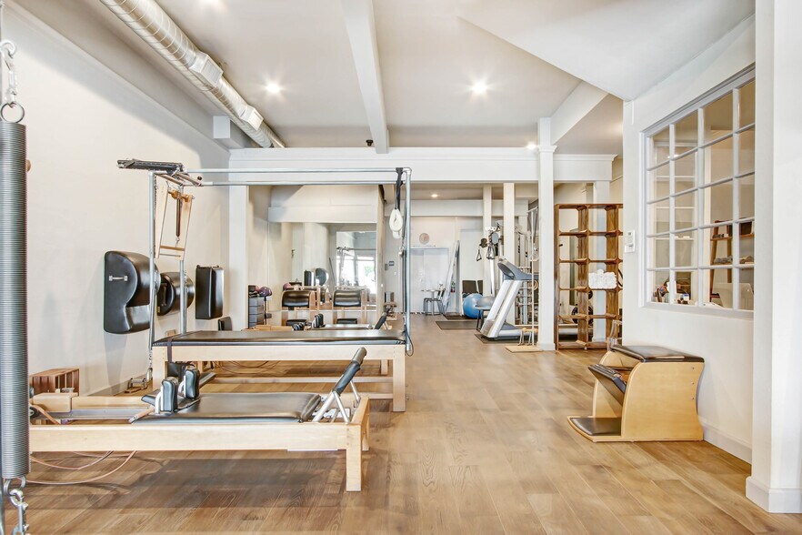 More Photos Of 8330-8338 Beverly Blvd, Los Angeles Storefront Retail Office For Sale