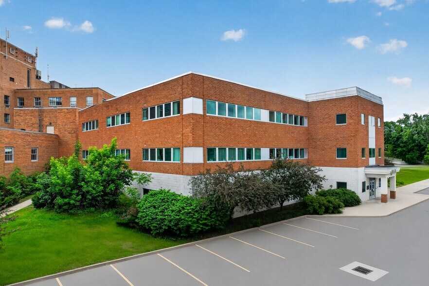 More Photos Of 624 McClellan St, Schenectady Medical For Lease