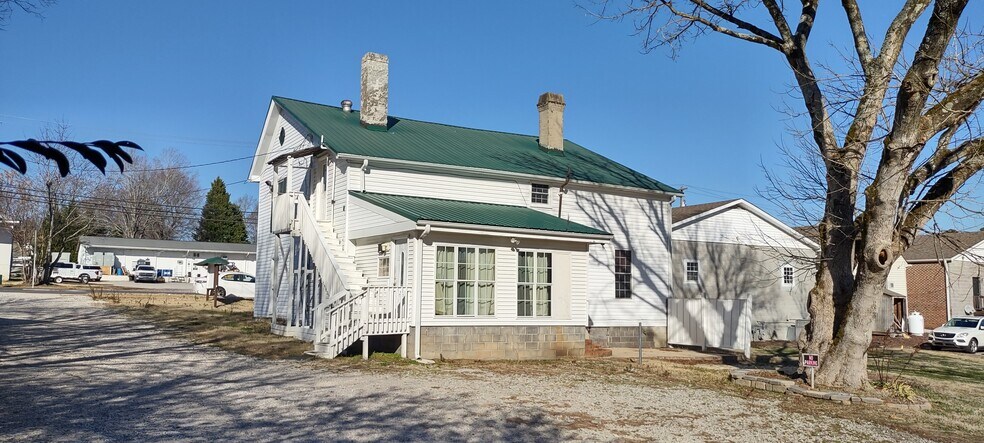 More Photos Of 119 W Main St, Youngsville Freestanding For Lease