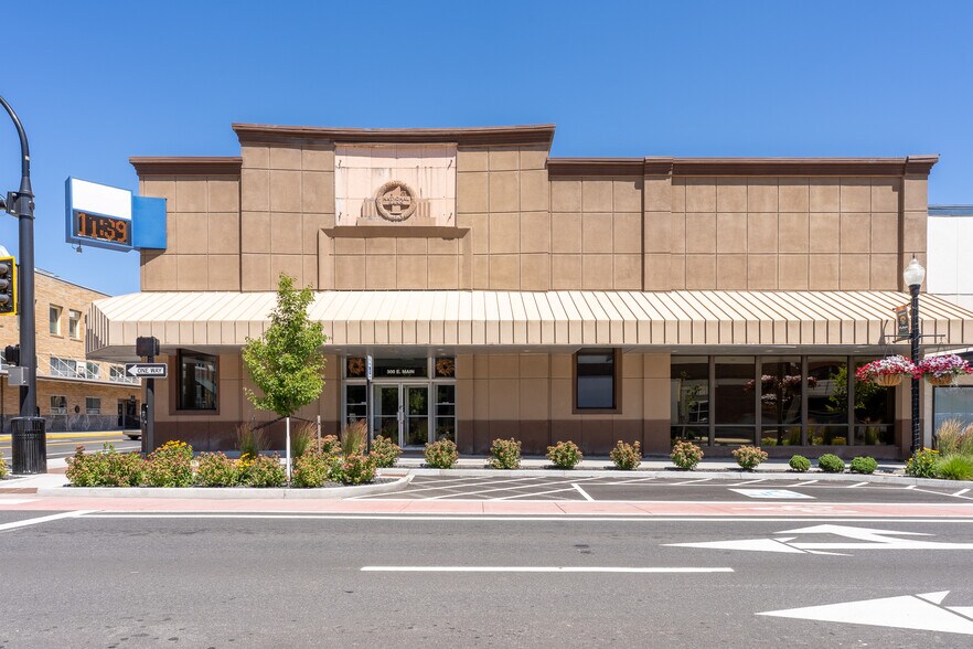Primary Photo Of 300 E Main St, Pullman Bank For Sale