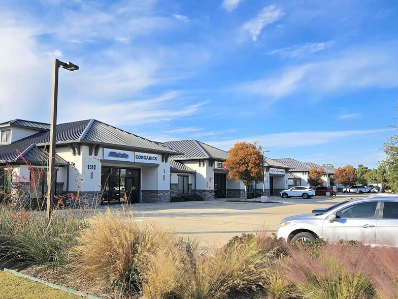 Primary Photo Of 1312 W Exchange Pkwy, Allen Medical For Lease