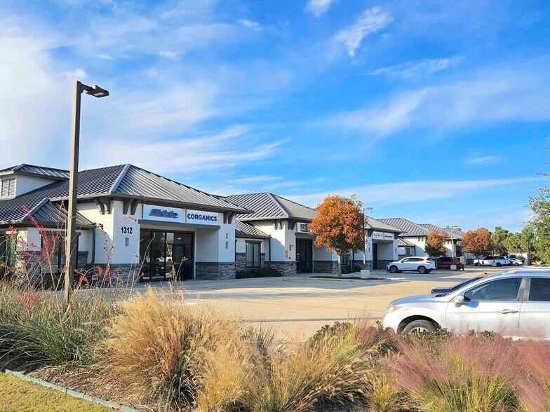 More Photos Of 1312 W Exchange Pky, Allen Medical For Lease
