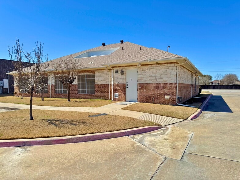 More Photos Of 3241 S Carrier Pky, Grand Prairie Medical For Sale