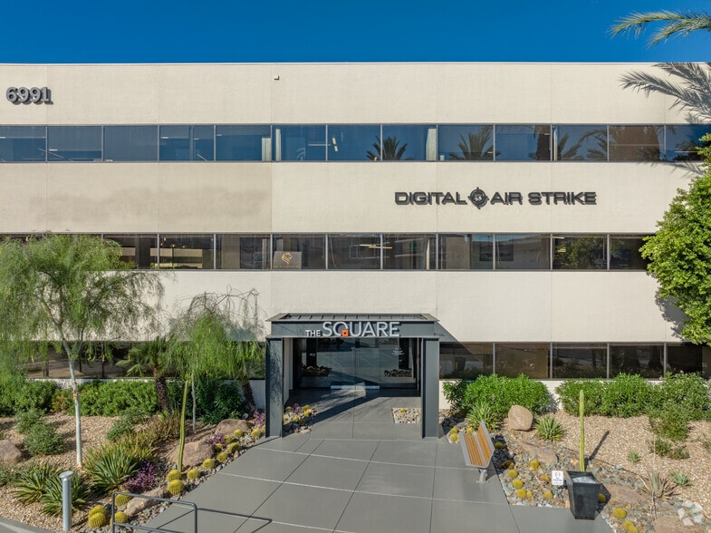 More Photos Of 6991 E Camelback Rd, Scottsdale Coworking Space