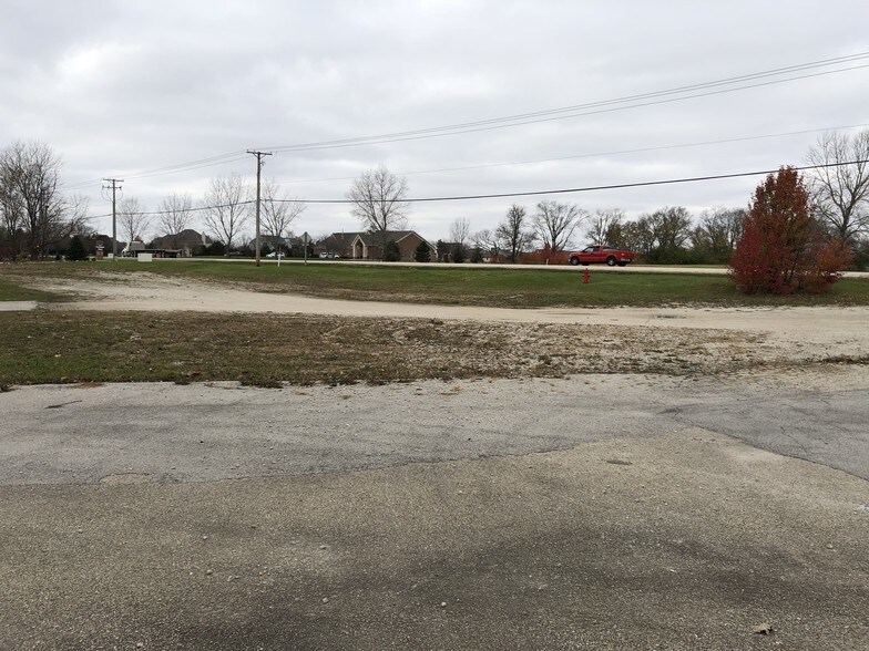 More Photos Of 1539 W US Route 6, Morris Showroom For Sale