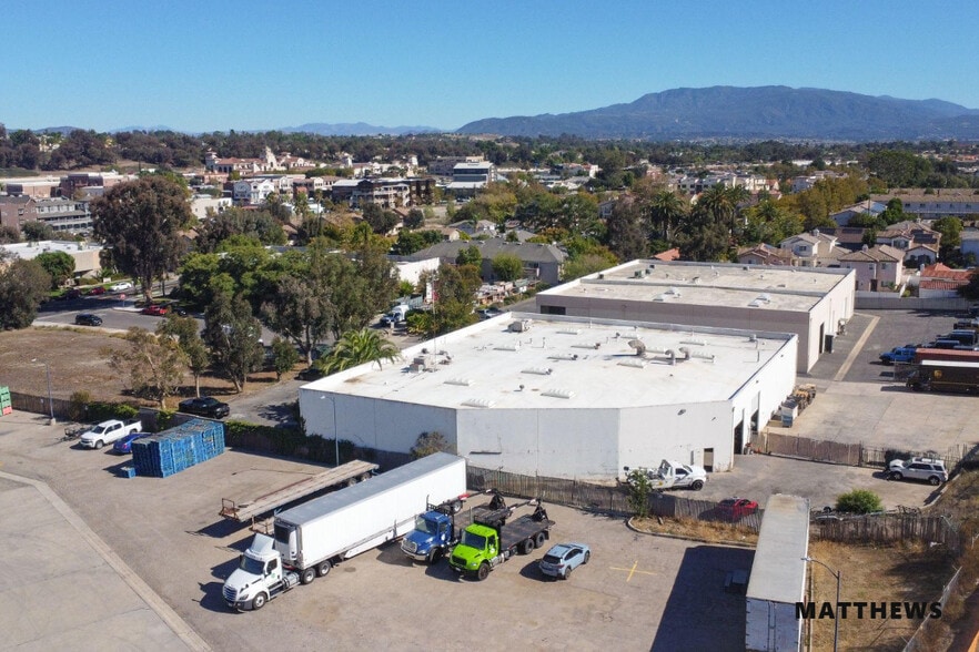 More Photos Of 42250 Baldaray Cir, Temecula Manufacturing For Sale