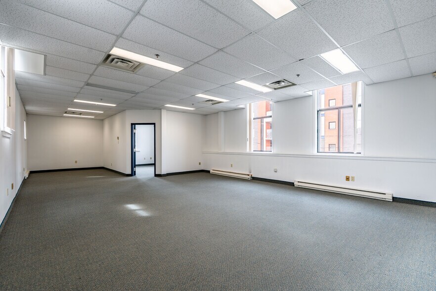 More Photos Of 3540-3550 Frobisher St, Montréal Industrial For Sale