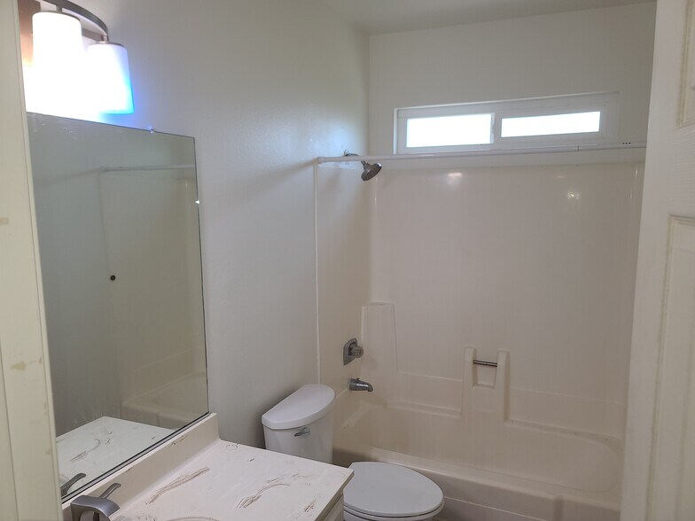 More Photos Of 5358 Circle Dr, Sherman Oaks Apartments For Sale