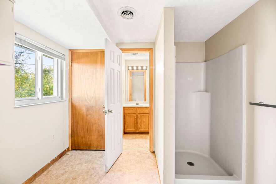 More Photos Of 310 Goose Creek Rd, Dandridge Office For Sale