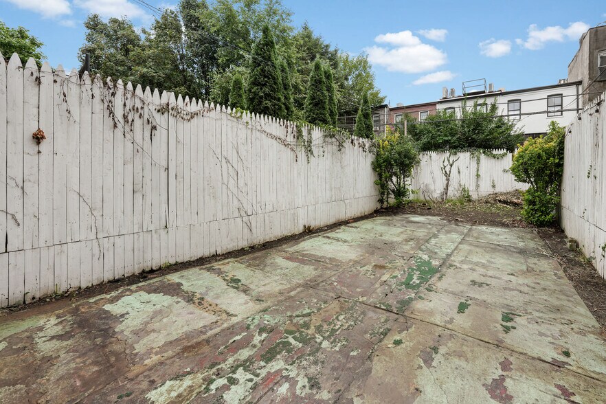 More Photos Of 1002 Putnam Ave, Brooklyn Apartments For Sale