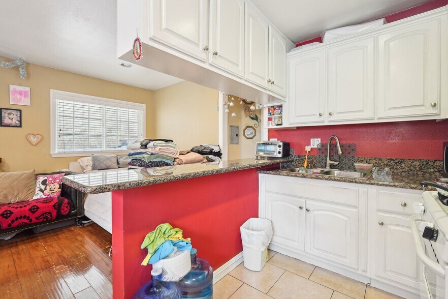 More Photos Of 10240 Atlantic Ave, South Gate Storefront For Sale