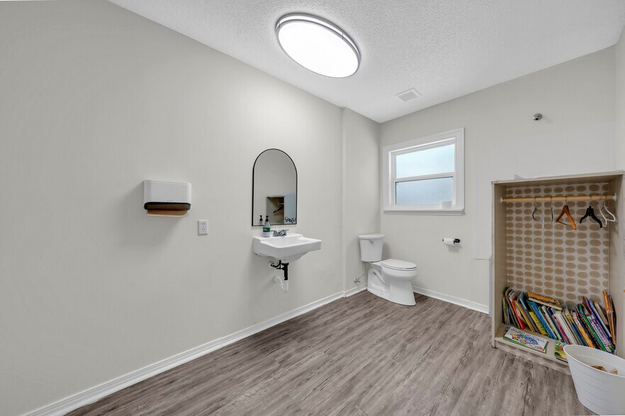 More Photos Of 1001 Randall Ave, Daphne Office Residential For Sale