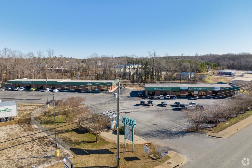 More Photos Of 424 Hyatt St, Gaffney General Retail For Lease