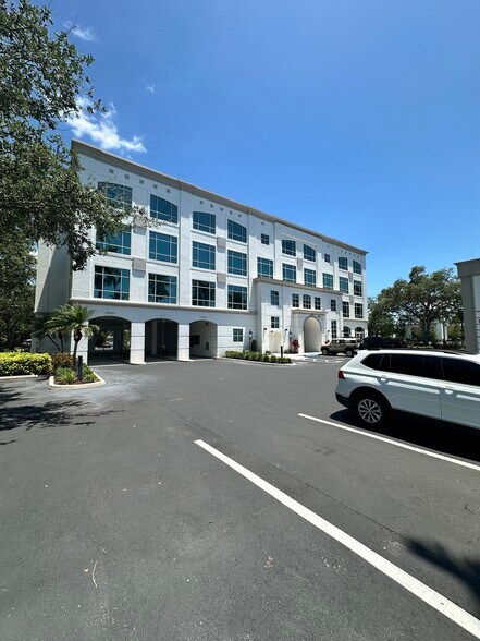 More Photos Of 3838 Tamiami Trl N, Naples Office For Lease