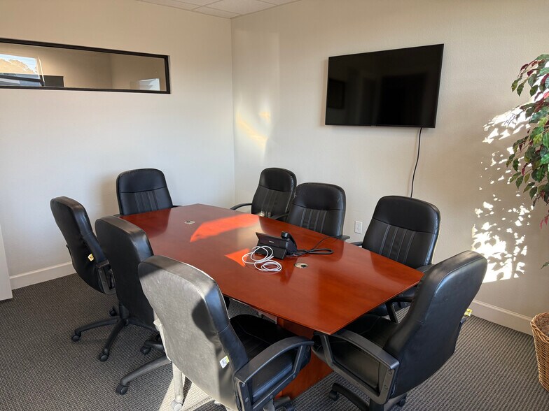 More Photos Of 633 E Fernhurst Dr, Katy Medical For Sale