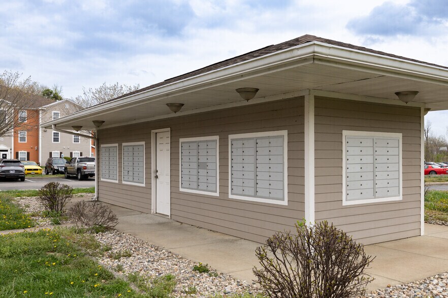 More Photos Of 500 Saluki Blvd, Carbondale Apartments For Sale
