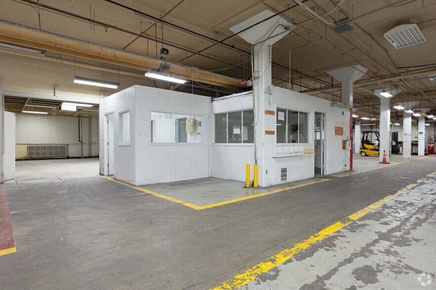 More Photos Of 1502 Beeler St, New Albany Manufacturing For Sale