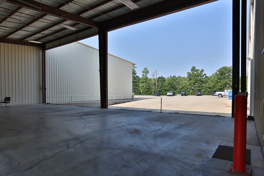 More Photos Of 1209-1215 N FM 3083 Rd E, Conroe Warehouse For Lease