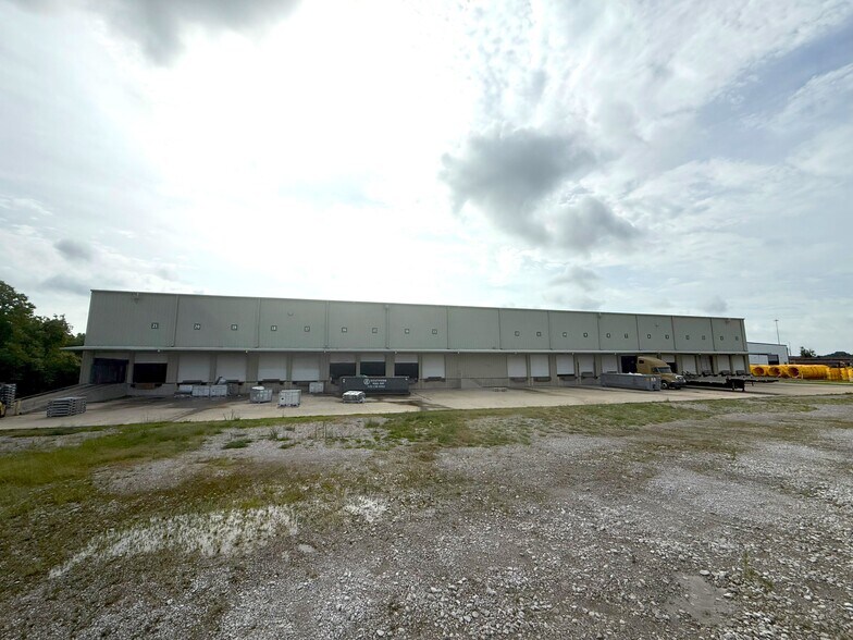More Photos Of 1000 Le Blanc Rd, Port Allen Distribution For Lease